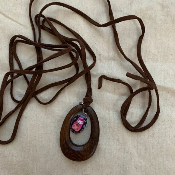 RARE Tarina Tarantino x Hello Kitty Necklace Cult Favorite collectable necklace - Picture 4 of 4